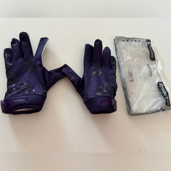 Repsters RPG1 Football Gloves - Adult Size Medium in Eggplant - Picture 9 of 13